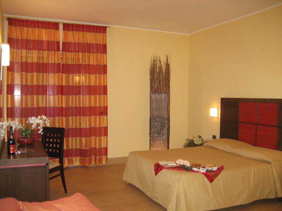 Costa Azzurra Hotel Pulsano Esterno foto