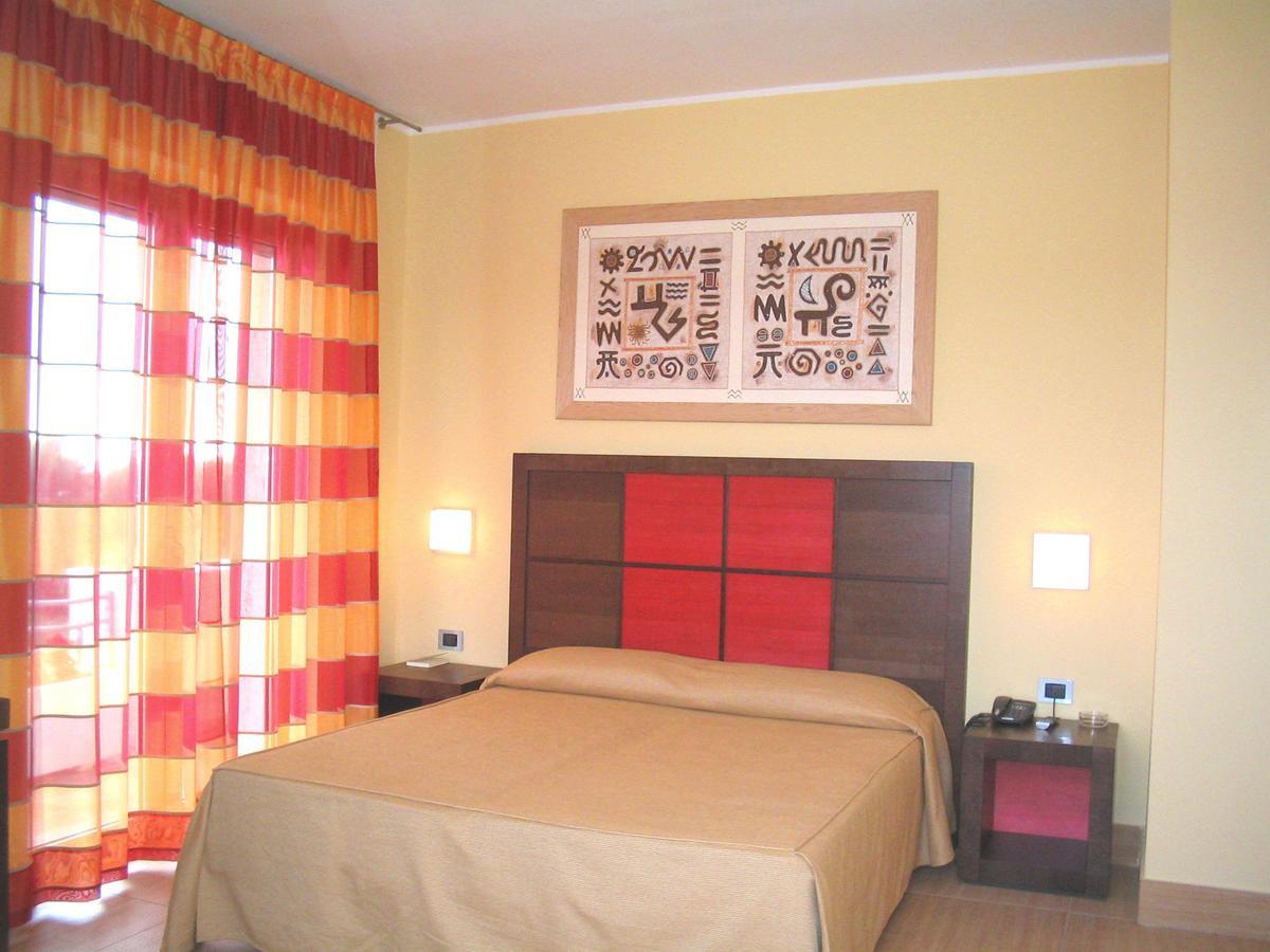 Costa Azzurra Hotel Pulsano Esterno foto