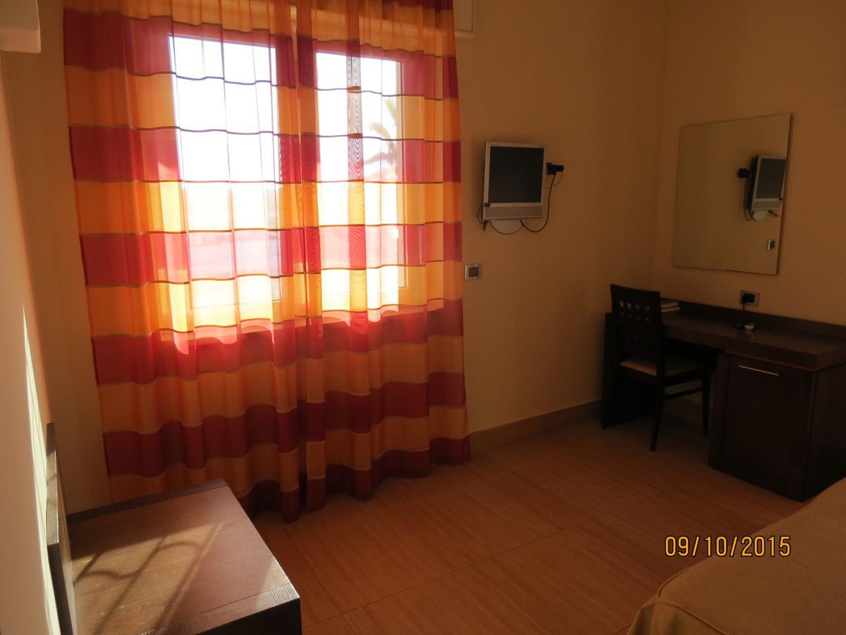 Costa Azzurra Hotel Pulsano Esterno foto