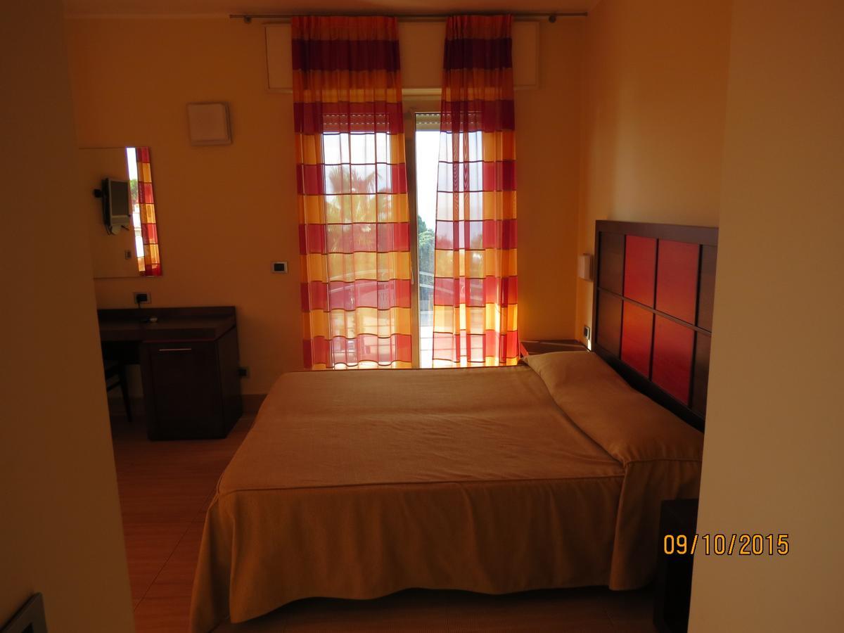 Costa Azzurra Hotel Pulsano Esterno foto